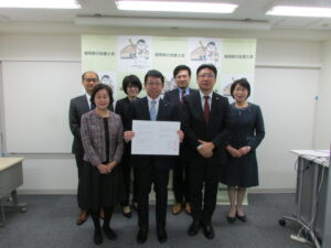 協定締結集合写真